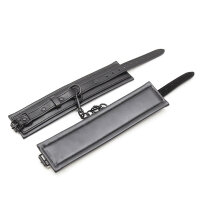 OHMAMA Handfesseln mit Lederiemen und schwarzer Metallkette