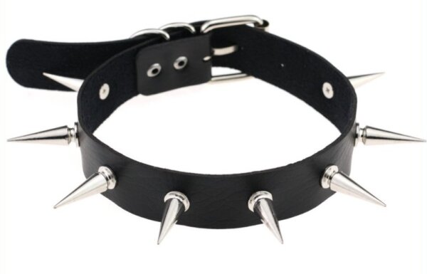 Joy Jewels Piky Lish black dot necklace